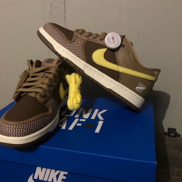 Nike Dunk Low x Undefeated - Picture 6 of 10